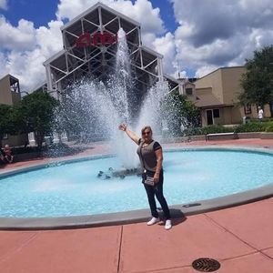 Meet your Posher, Ivis